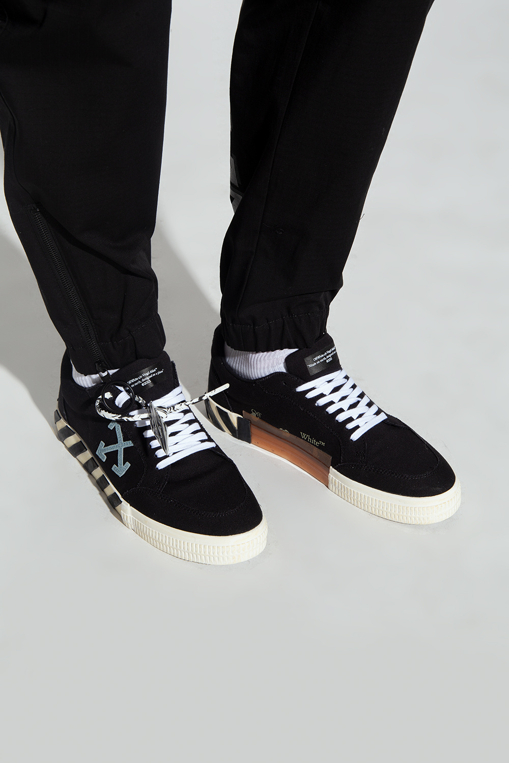 Off White LOW VULCANIZED ヴィンテージ ブラック-